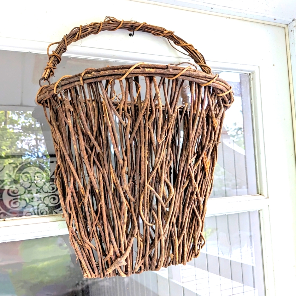 Rustic Woven Basket with Handle, 18"x 18"